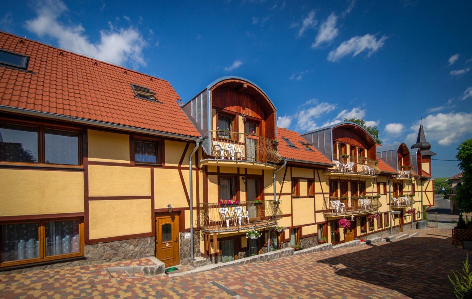 Aparthotel Jurika Liptov à Liptovský Mikuláš Extérieur photo