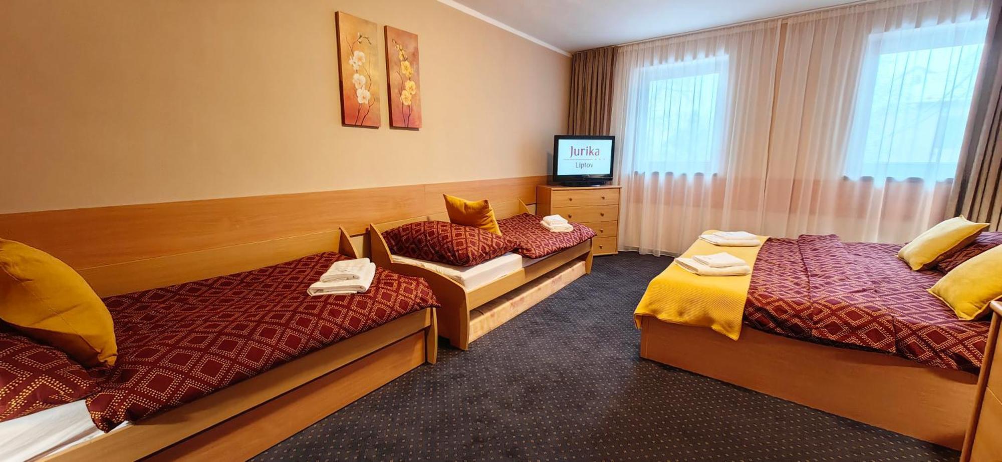 Aparthotel Jurika Liptov à Liptovský Mikuláš Extérieur photo