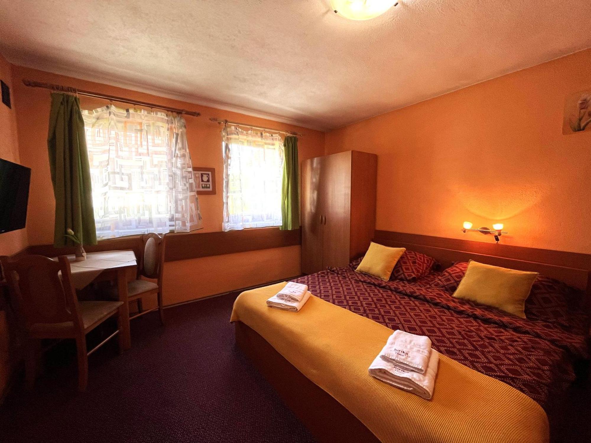 Aparthotel Jurika Liptov à Liptovský Mikuláš Extérieur photo
