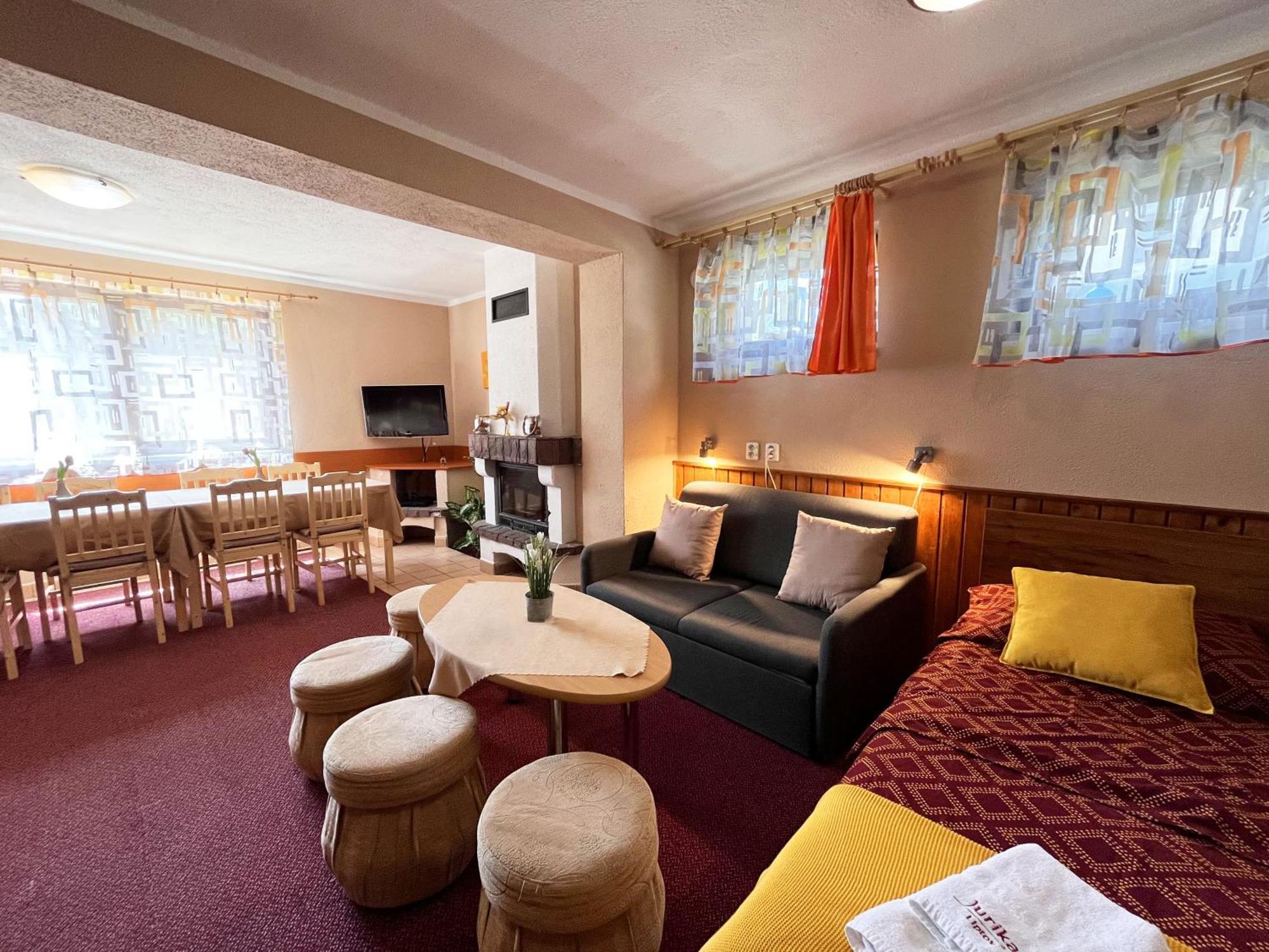 Aparthotel Jurika Liptov à Liptovský Mikuláš Extérieur photo