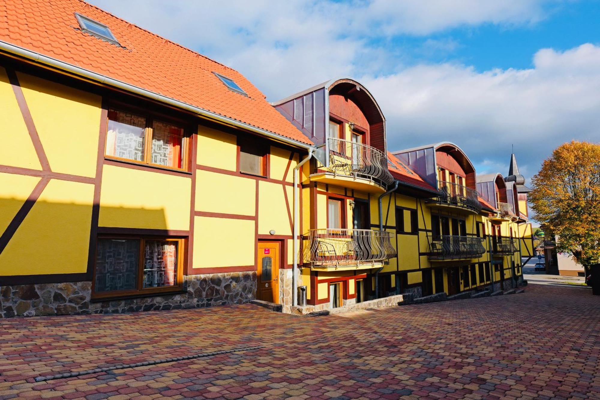 Aparthotel Jurika Liptov à Liptovský Mikuláš Extérieur photo