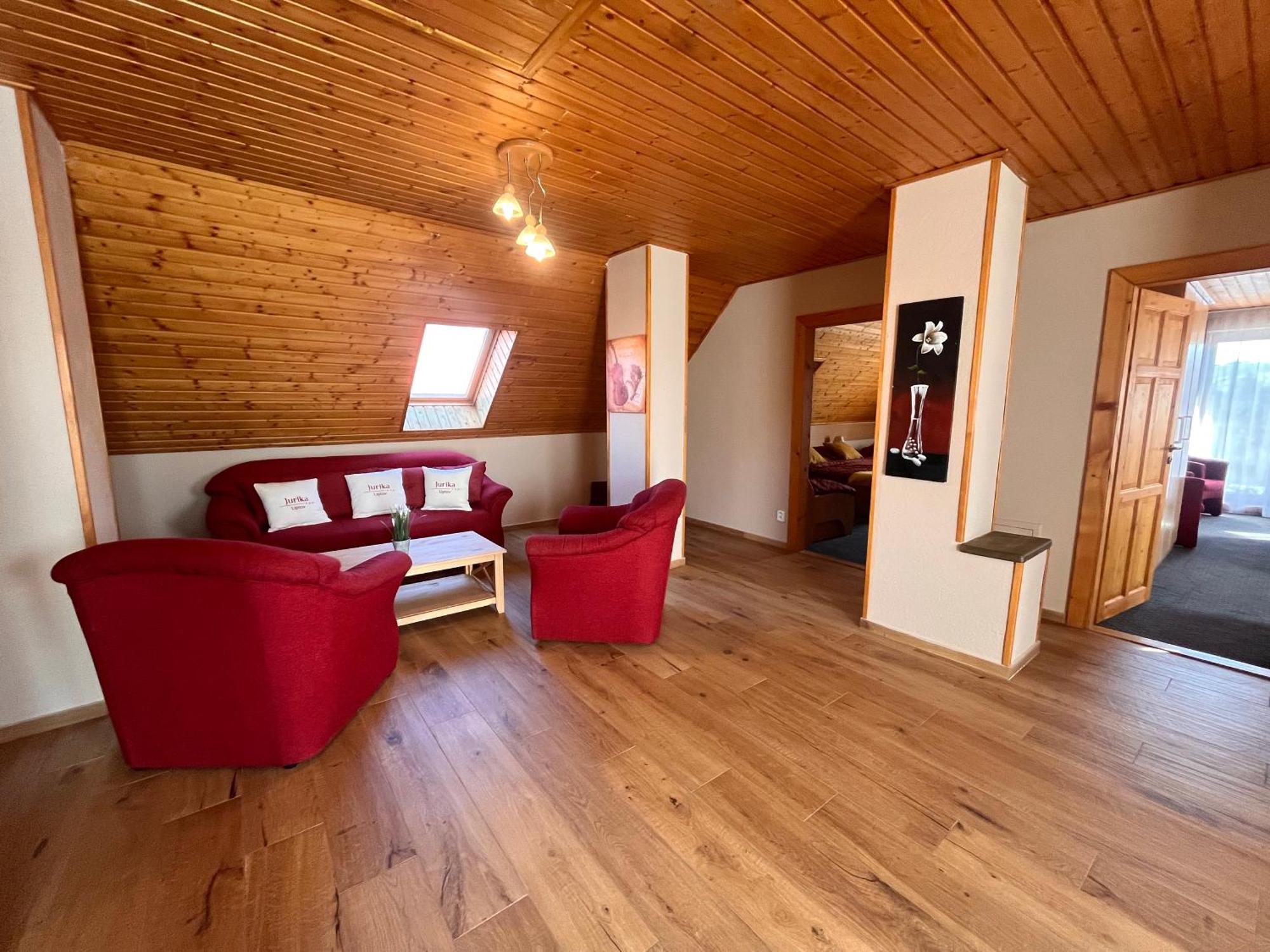 Aparthotel Jurika Liptov à Liptovský Mikuláš Extérieur photo